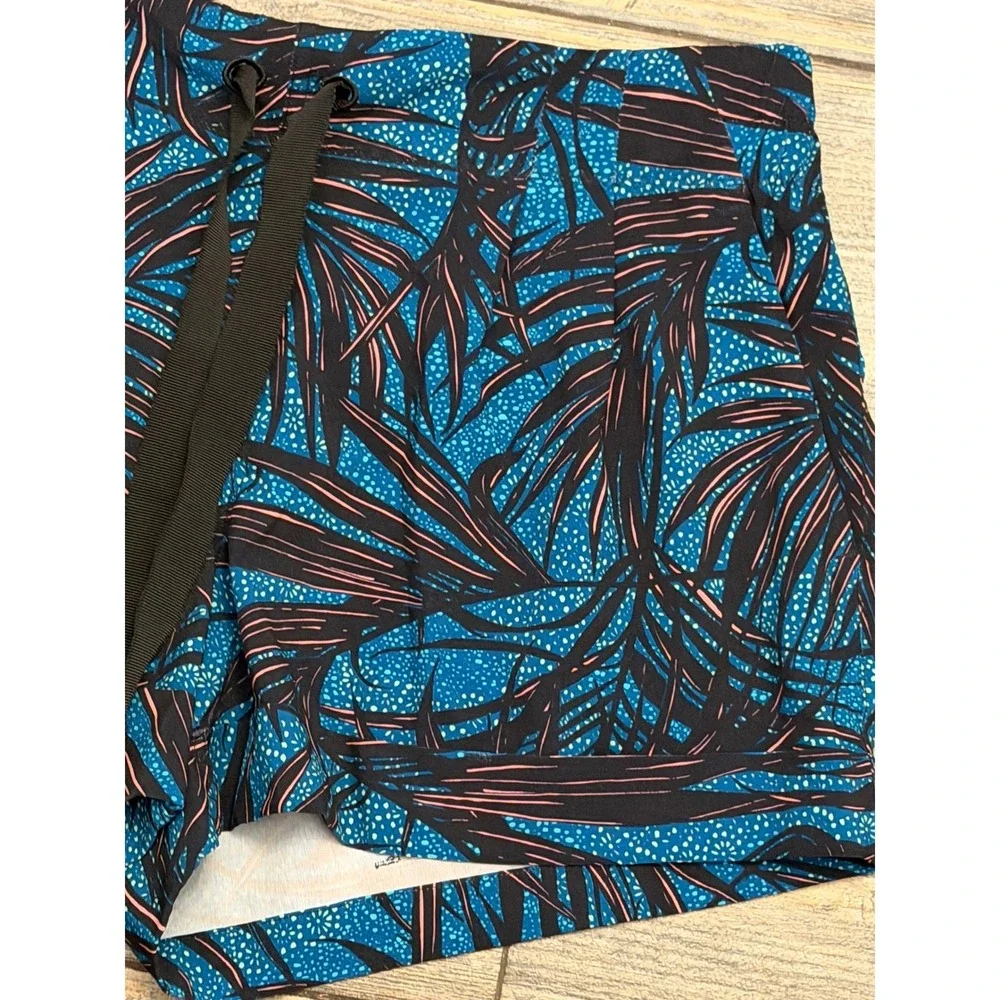Lululemon Spring‎ Break Away II Teal Tropical Palm Print Athletic Shorts Size 8